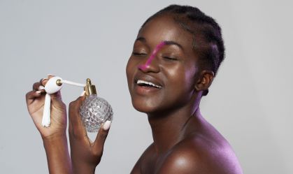 Entenda técnica de beleza batizada de layering de perfume