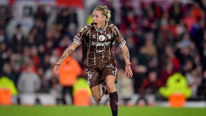 Schor comemora o gol do Platense que eliminou o River Plate
