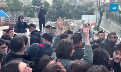 Polícia turca prende 97 estudantes por protesto em universidade em Istambul