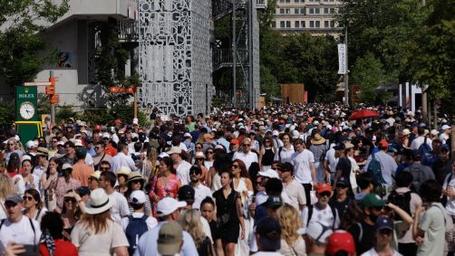 Público de Roland-Garros durante partida da terceira rodada do torneio individual feminino no sétimo dia do Aberto da França, em Paris