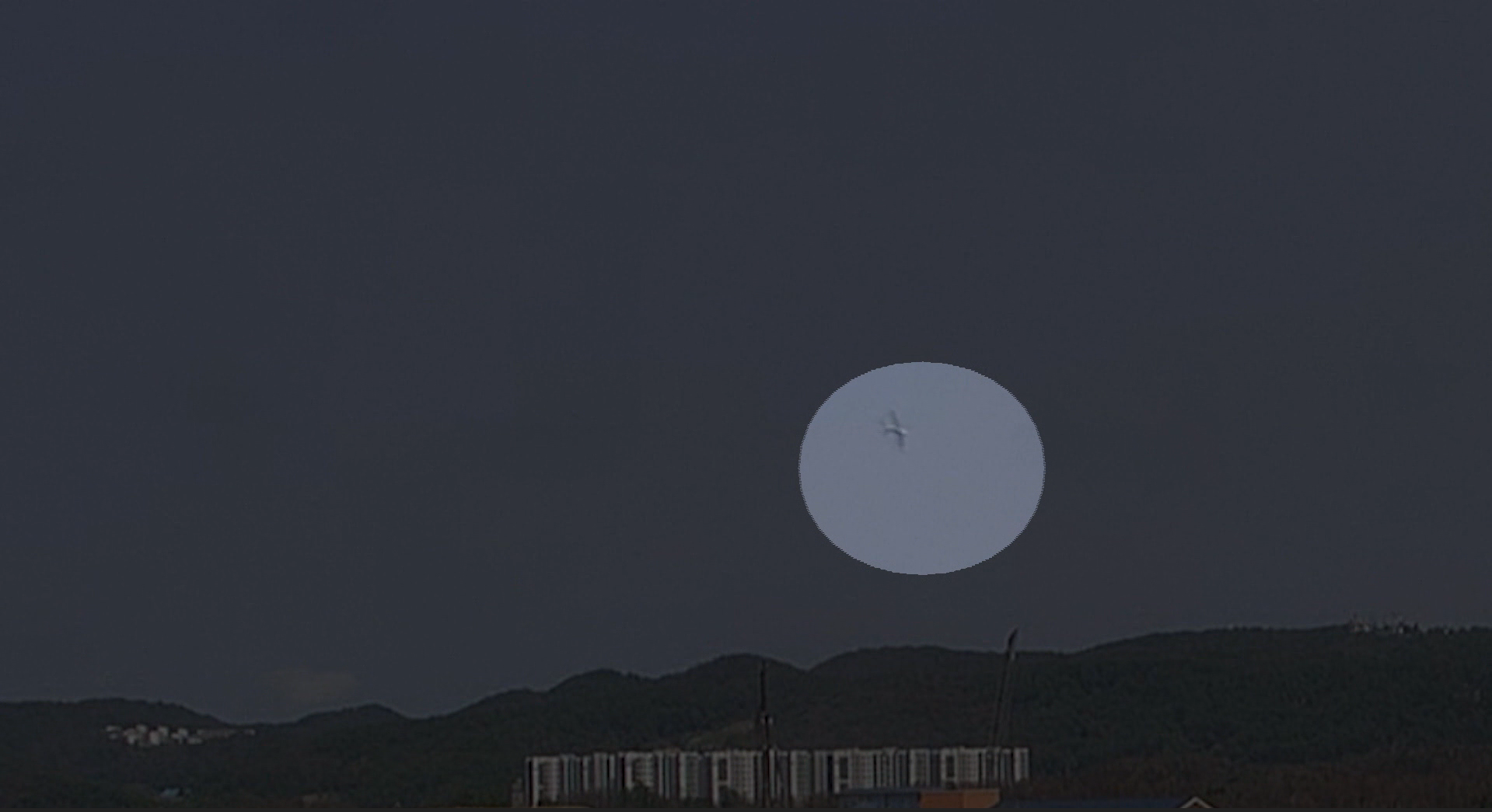 Avião da Marinha da Coreia do Sul cai logo após decolagem, na cidade de Pohang.
