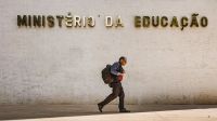 Governo anuncia recurso extra de R$ 400 mi para universidades e institutos