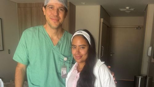 Rafaella trocou as próteses de silicone de 505 ml por 255 ml e passou por um mastopexia