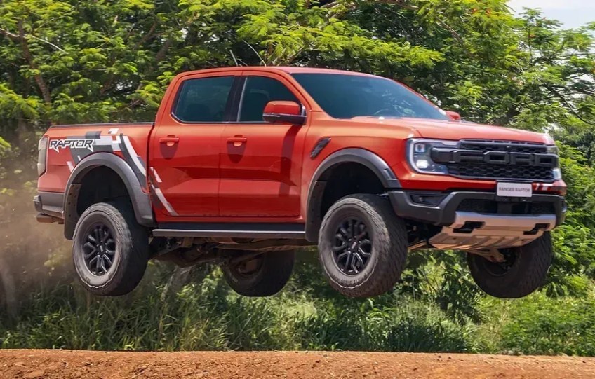 Ranger Raptor: a própria marca divulga capacidade de "voar" da picape • Divulgação