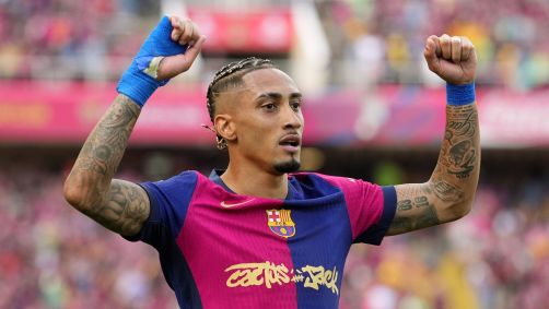 Raphinha comemora gol na vitória do Barcelona sobre o Real Madrid