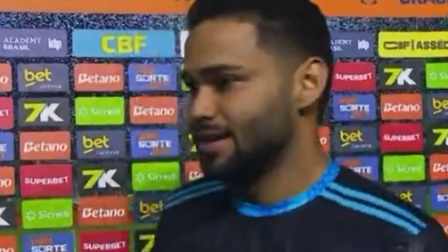 Rayr, goleiro do Maracanã, defendeu dois pênaltis contra o Inter pela Copa do Brasil