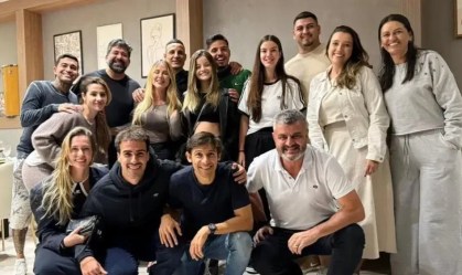Jogadores do Atlético-MG fazem "recepção especial" para Dudu, que reage