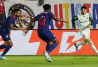 Palmeiras vira sobre Red Bull Bragantino e segue líder do Brasileirão