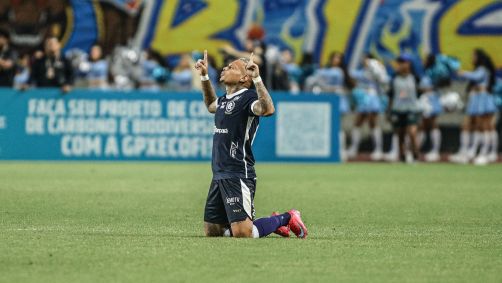 Janderson comemora gol pelo Remo sobre o Paysandu na final do Paraense