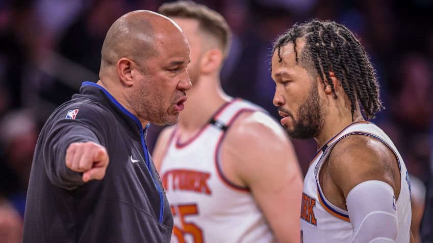 Rick Brunson é um dos treinadores do filho Jalen nos Knicks • Foto: J. Conrad Williams Jr./Newsday RM via Getty Images
