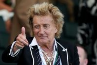 Rod Stewart se irrita com fã em show na Grécia: "Não precisamos de você"
