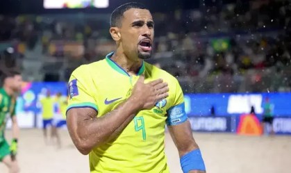 Brasil goleia Espanha e garante vaga na semi da Copa de Futebol de Areia