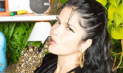 Samara Felippo diz ter romance monogâmico e aberto: "Beijar outras pessoas"