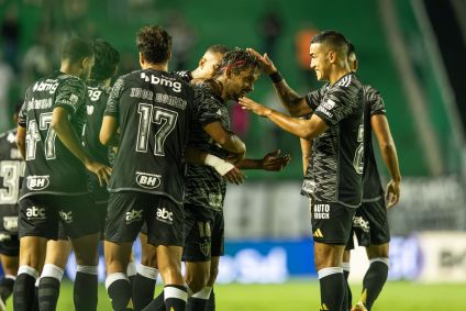 Gustavo Scarpa comemora o gol em Atlético-MG x Juventude