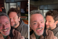 Selton e Danton Mello posam no set de "Sessão de Terapia": "Irmandade"
