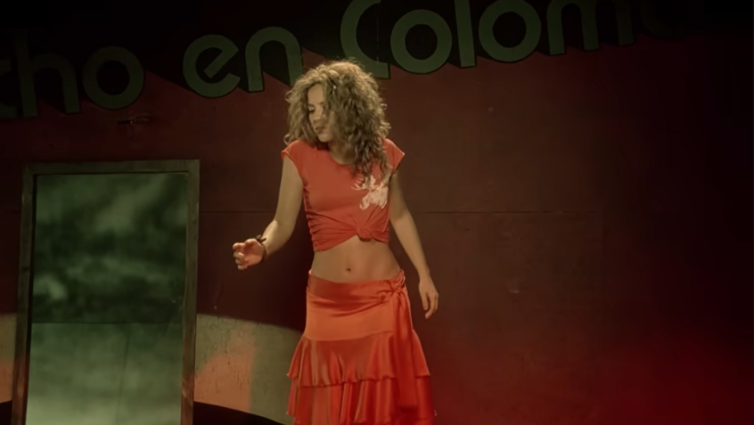 Shakira lançou "Hips Don't Lie", em parceria com Wyclef Jean, em 2005 • Reprodução/YouTube
