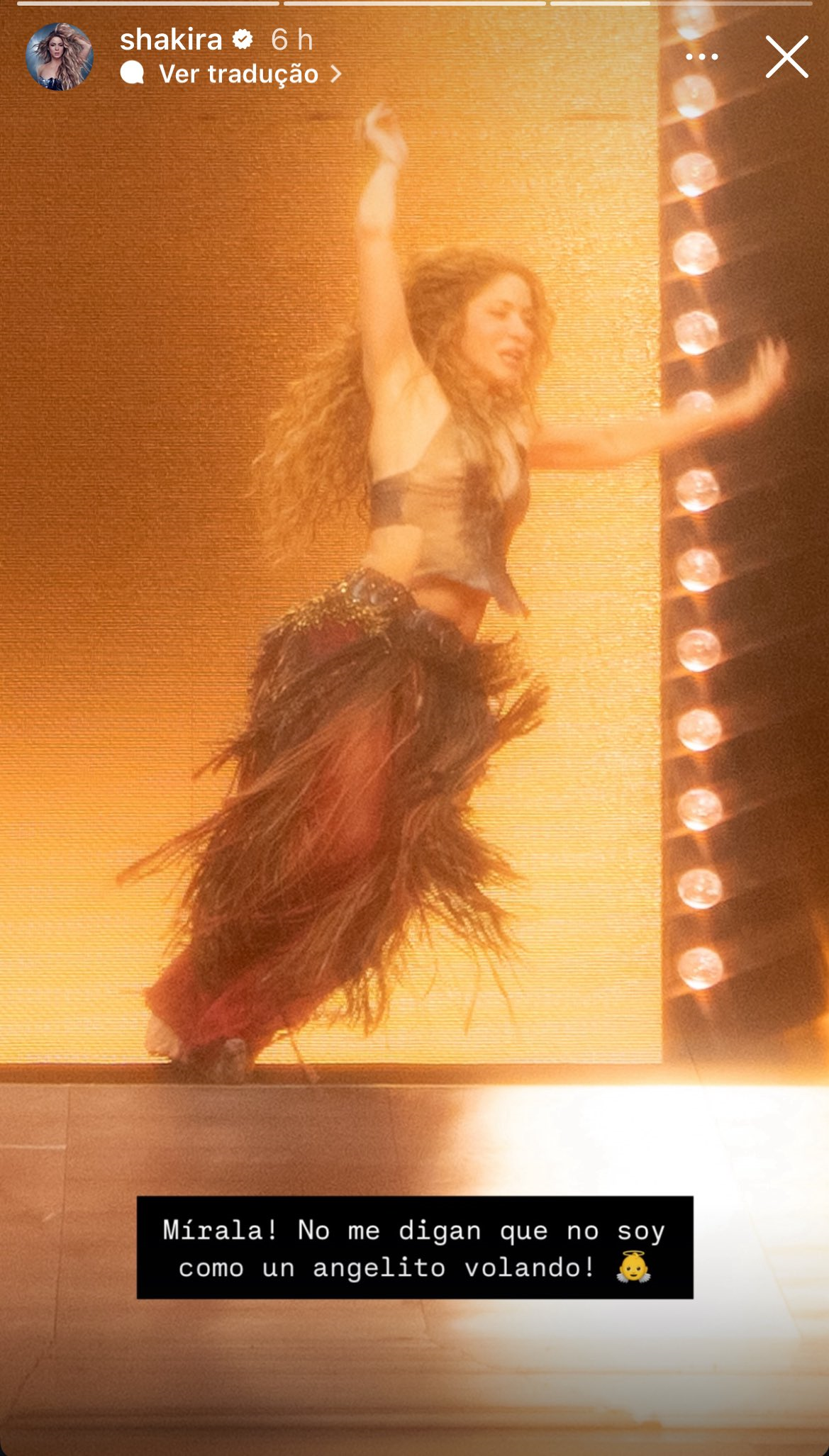 Shakira se diverte após tombo em show no Canadá • Instagram/Shakira