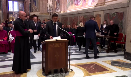 Equipe de apoio do Vaticano faz juramento de sigilo antes do conclave