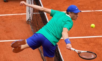 Sem piedade, Sinner arrasa Lehecka e avança em Roland Garros