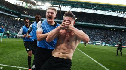Viktor Gyokeres celebra seu gol no duelo que deu o título português ao Sporting