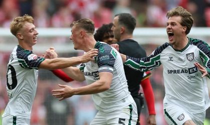 Sunderland vence o Sheffield e volta à Premier League após 8 anos