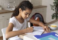 IA vai ajudar alunos e professores na correção de tarefas em SP