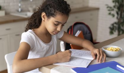 IA vai ajudar alunos e professores na correção de tarefas em SP