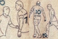 Jogador do Atlético-MG faz tatuagens de Hulk e Neymar; veja fotos