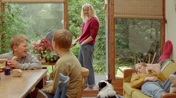 Cena de "The Love That Remains" • Divulgação