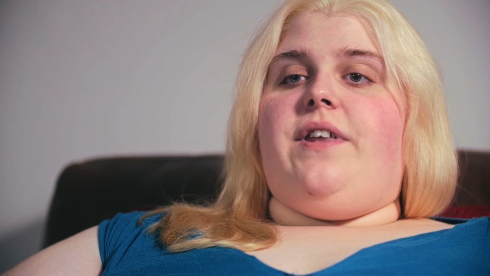 Com 29 anos, Tiffany fez acompanhamento psicológico e descobriu que sua compulsão por comida tinha raízes no comportamento abusivo de seu pai