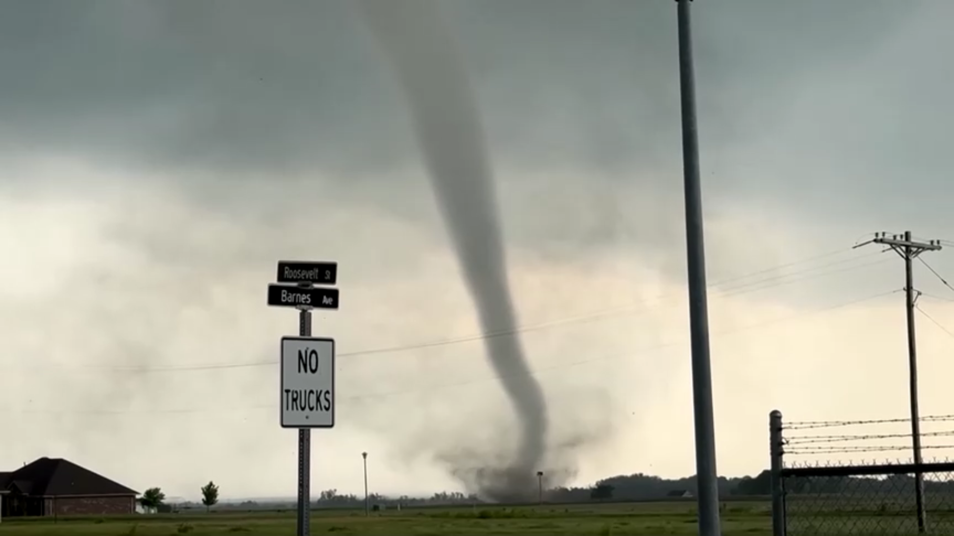 Tornado em Arnett, Oklahoma, nos Estados Unidos.