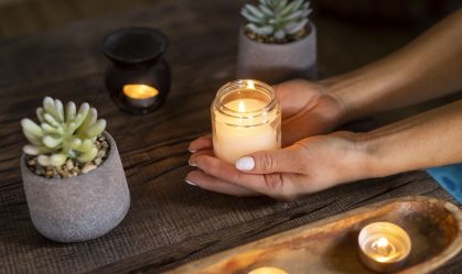 Veja como montar velas aromáticas para a mesa de Dia das Mães