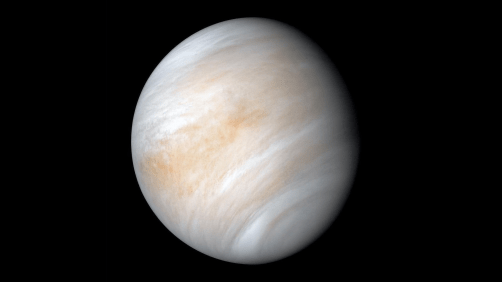 À medida que se afastava de Vênus, a sonda espacial Mariner 10 da NASA capturou esta vista aparentemente pacífica do planeta. Mas, ao contrário de sua aparência serena, o globo nublado de Vênus é um mundo de calor intenso, pressão atmosférica esmagadora e nuvens de ácido corrosivo