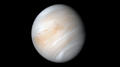 À medida que se afastava de Vênus, a sonda espacial Mariner 10 da NASA capturou esta vista aparentemente pacífica do planeta. Mas, ao contrário de sua aparência serena, o globo nublado de Vênus é um mundo de calor intenso, pressão atmosférica esmagadora e nuvens de ácido corrosivo
