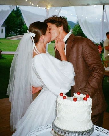 Vestidos de casamento retrô, com estética vintage • Reprodução/Pinterest