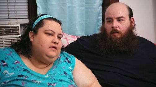 O casal que procurou a ajuda do reality Quilos Mortais revelou que seu relacionamento se baseava em comida