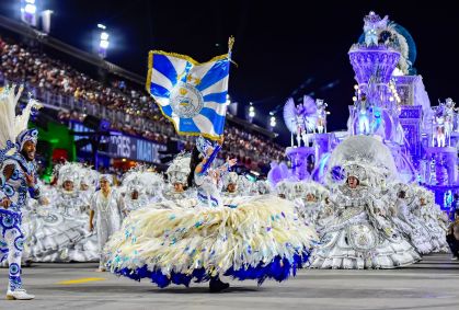 Tuiuti, Vila Isabel, Grande Rio e Salgueiro encerram Carnaval na Sapucaí