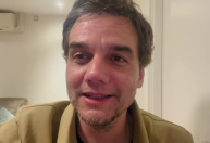 Wagner Moura comemora vitória em Cannes com "O Agente Secreto"; veja vídeo
