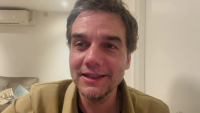 Wagner Moura comemora vitória em Cannes com "O Agente Secreto"; veja vídeo