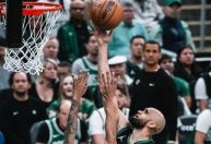 Com show de Derrick White, Celtics atropelam Knicks e forçam Jogo 6