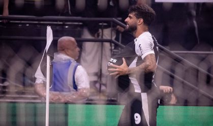 "Yuri engravidou outra?": comemoração do Corinthians tem frase inusitada