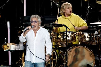 Vocalista e Roger Daltrey e baterista Zak Starkey durante show do The Who em Berlim