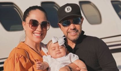 Zezé Di Camargo se declara em foto com Graciele e a filha: "Princesas"