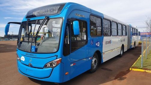 Ônibus azul da empresa Transcol