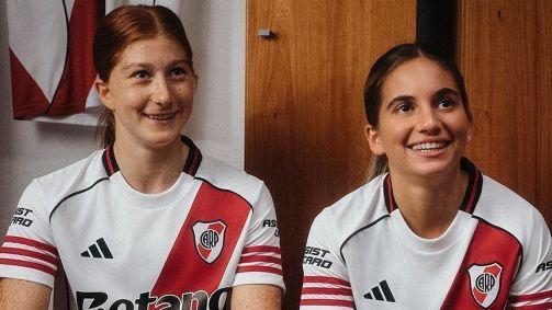 1-camisa-river-plate-2 Vídeo: jogador acerta arremesso do garrafão de defesa e decide jogo no último segundo