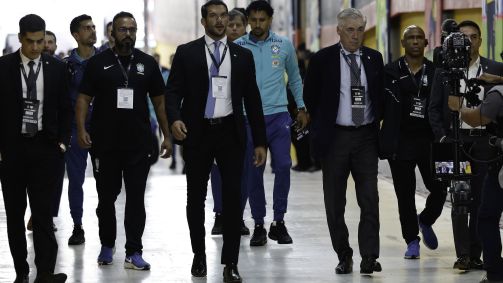 Carlo Ancelotti chega ao estádio para sua estreia como técnico da Seleção Brasileira