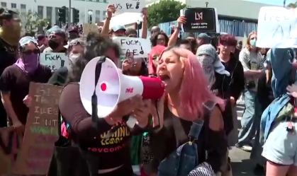 Batida contra imigrantes na Califórnia transforma comércio em rua fantasma
