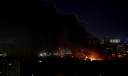 Ataque russo em Kiev deixa mortos e provoca incêndios na cidade