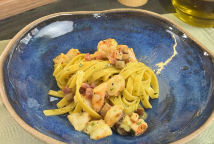 Receita: carbonara de camarão com caldo artesanal
