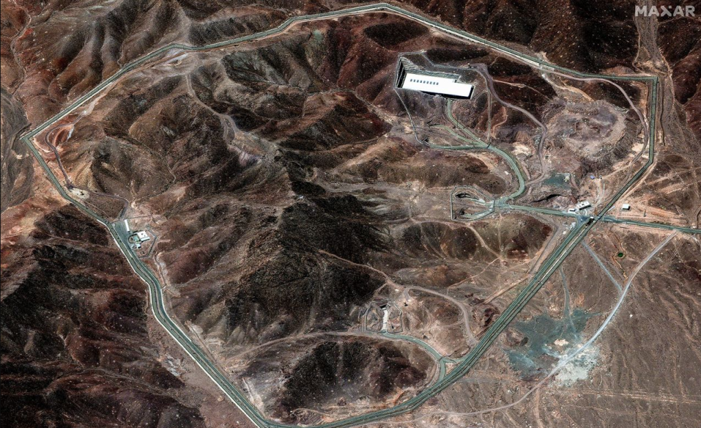 Imagem de satélite fornecida pela Maxar Technologies mostra a Usina de Enriquecimento de Combustível Fordow, no centro do Irã